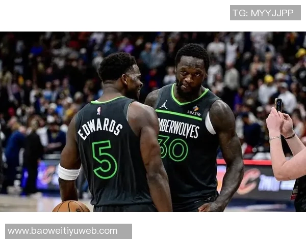 兰德尔半场表现出色9投6中助力球队三分球命中率高达667 兰德尔半场表现出色9投6中助力球队三分球命中率高达667